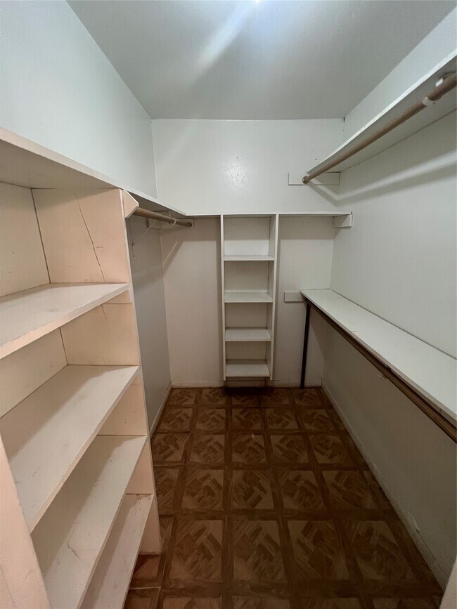 Building Photo - 6630 Trigate Dr