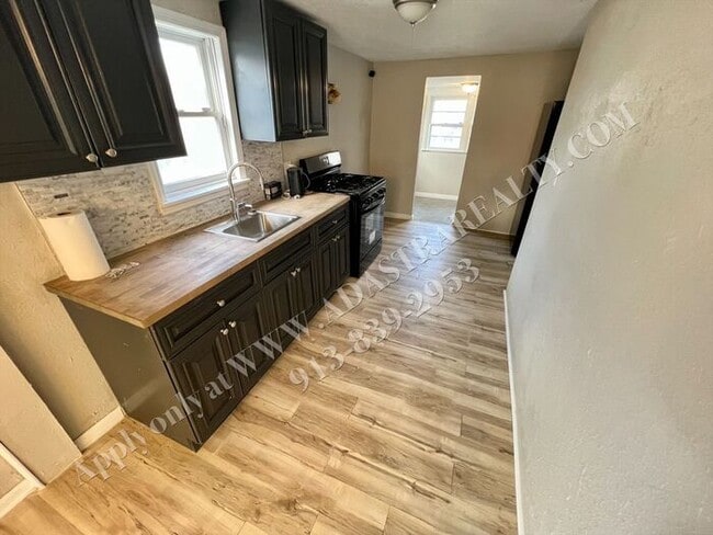 Building Photo - Updated 3 bed 2 bath home in Independence-Coming SOON!!