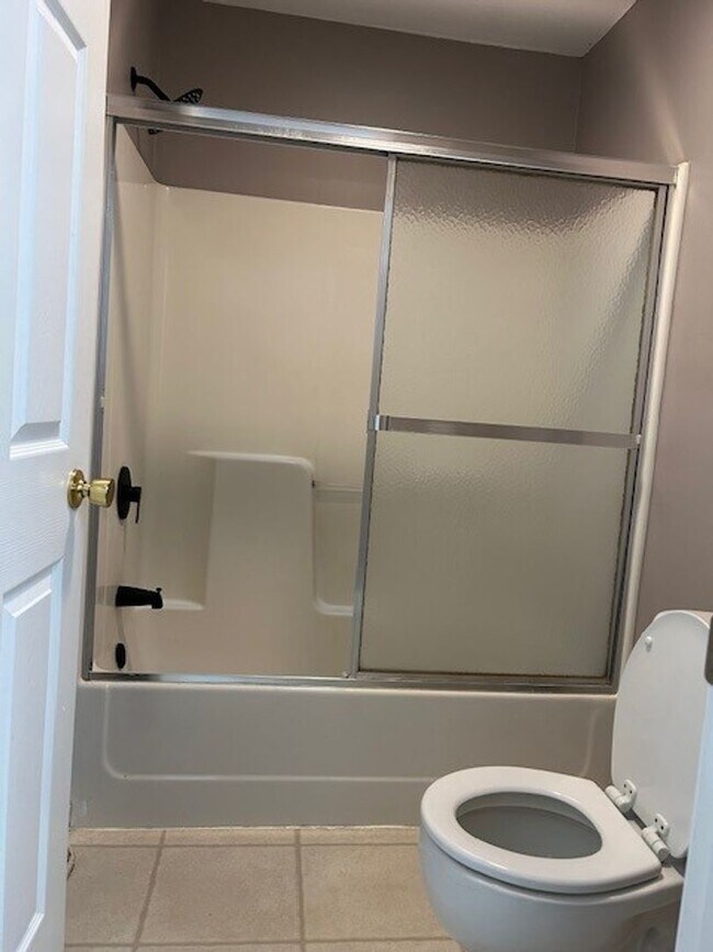Building Photo - 3 bedroom 3 bathroom