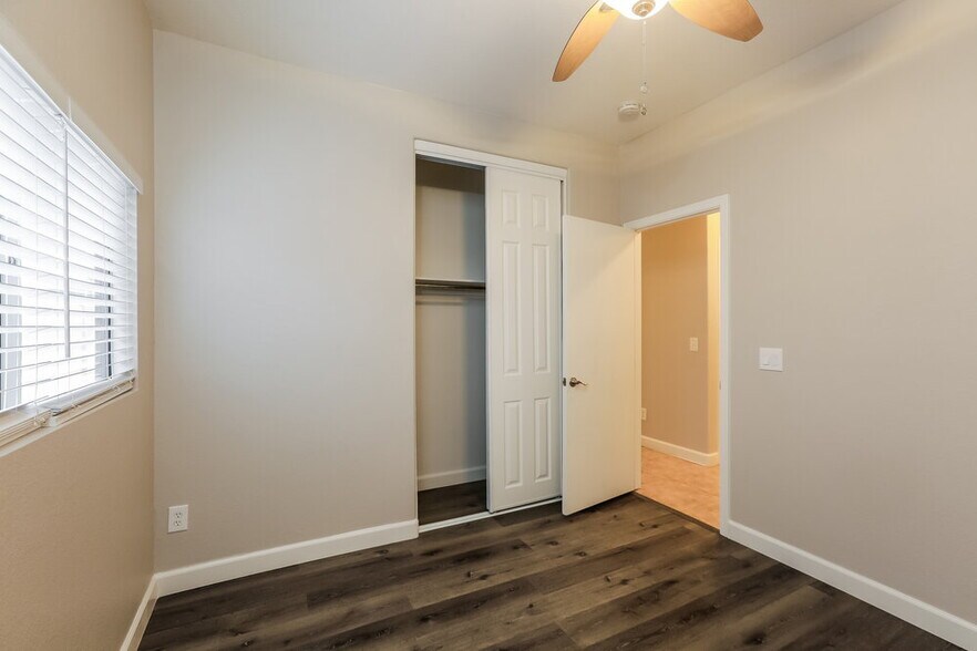 Building Photo - 2611 W Bloch Rd