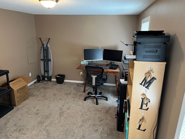 Building Photo - 1035 S Mammoth Rd