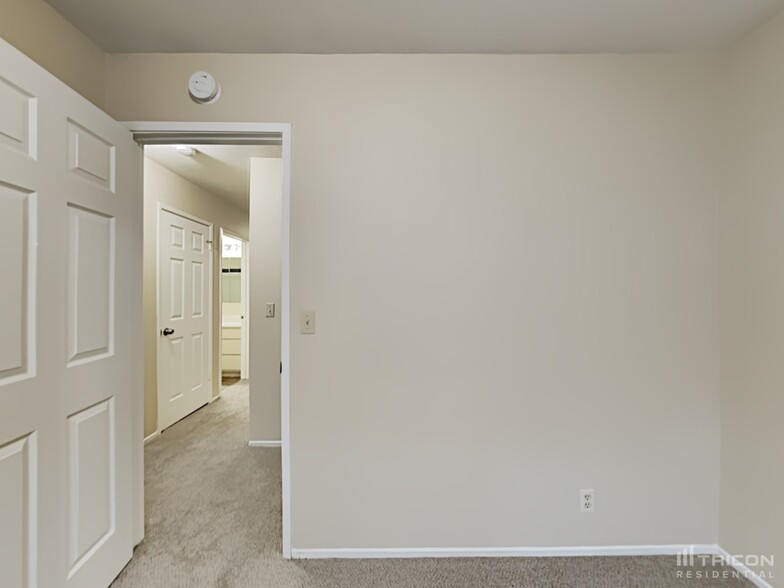 Building Photo - 831 Spoonbill Ln