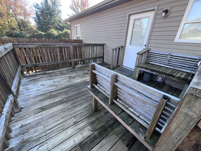 Building Photo - 10 Marie Ln