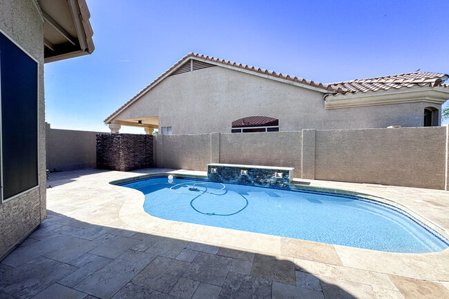 Building Photo - 3Bed/2.5 Ba House in Gated Community in No...