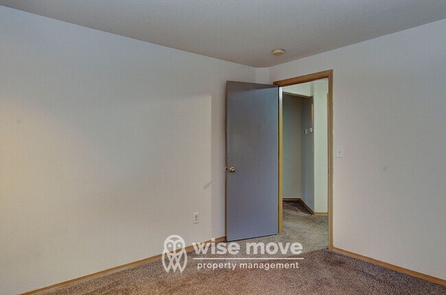 Building Photo - 809 SE 135th Ct