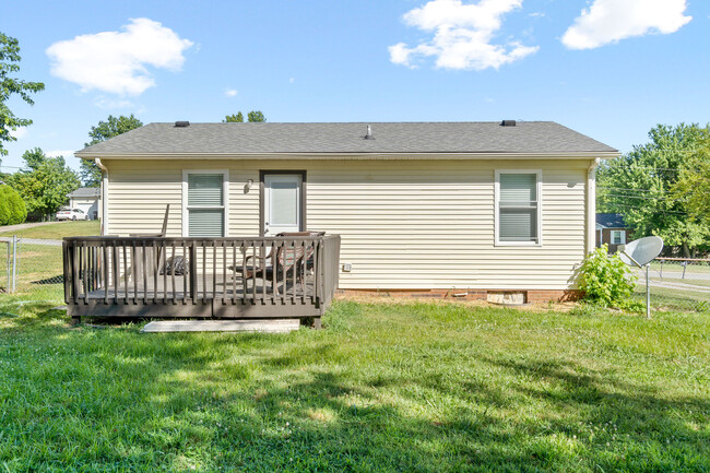 Fenced yard with private deck and plenty of space. Grill and outdoor furniture included. - 318 Atlantic Ave