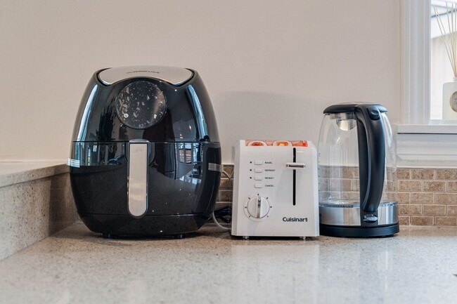 Building Photo - 2403 7th Ave W