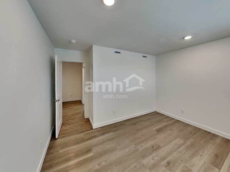 Building Photo - 6329 W Paseo Vito