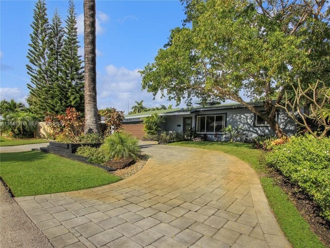 Building Photo - 1561 NE 47th St