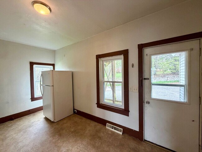 Building Photo - 1305 Merrill Ave