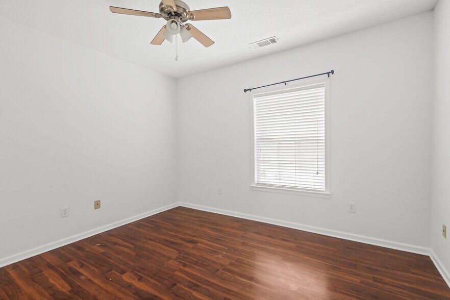 Building Photo - 622 McKenna Cir