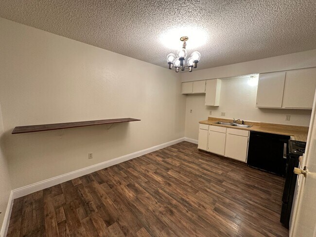 Building Photo - 5415-5415 Brookhollow Dr