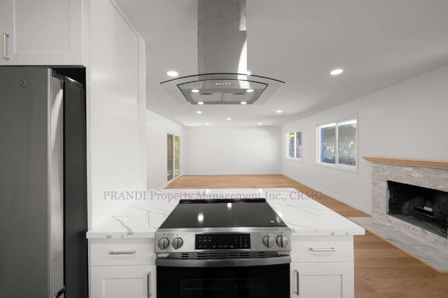 Building Photo - Sun Valley Triplex, Fully Renovated with Attention to detail