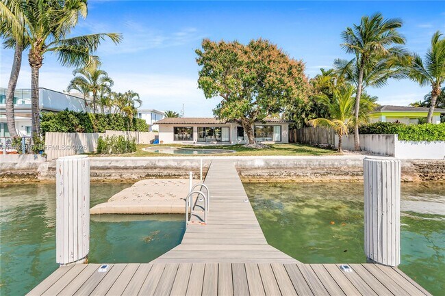 Building Photo - 1170 S Biscayne Point Rd