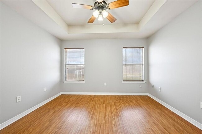 Building Photo - 528 Jefferson Dr