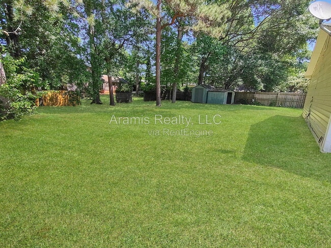 Building Photo - 1050 Greendale Ln