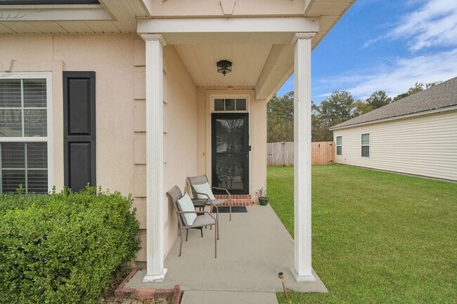 Building Photo - Charming 3BR Home in Richmond Hill with Pond View & Great Location!