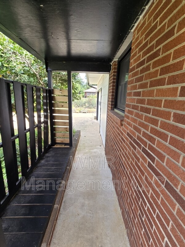 Building Photo - 1509 Wiltshire Rd