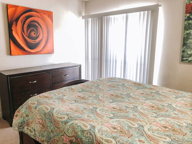 Building Photo - 1700 SW 16th Ct