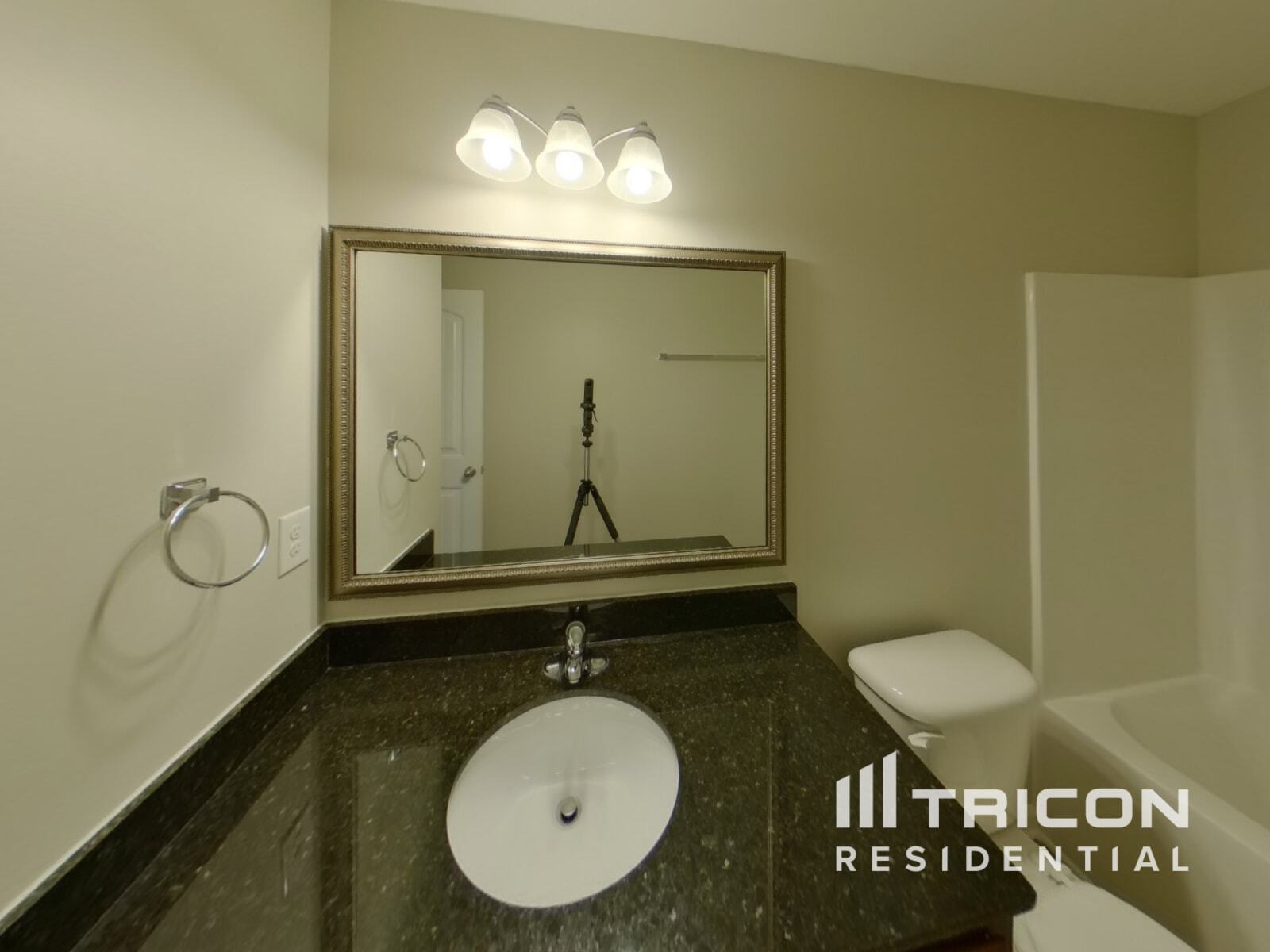 Building Photo - 313 Fairford Rd