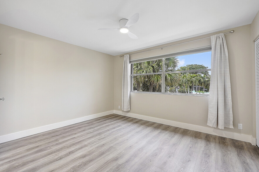 Building Photo - 2757 NE 15th St