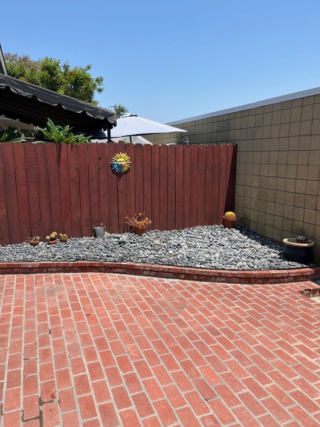 Building Photo - Welcome to the Rossmoor Town Houses, Rossm...