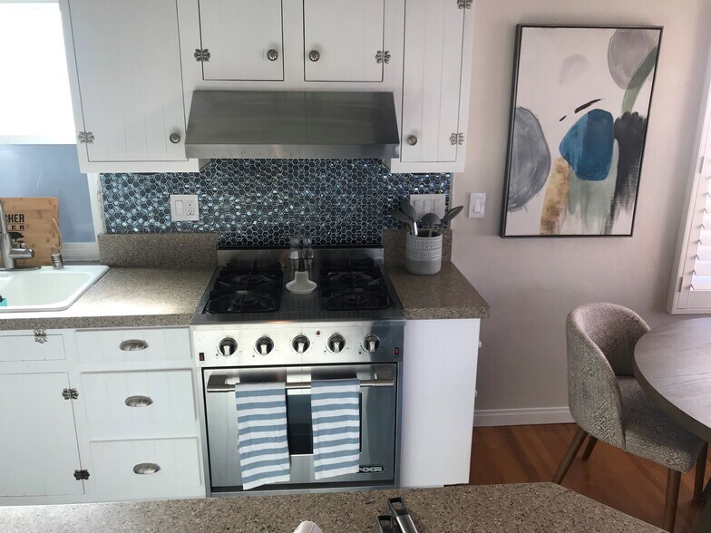 Building Photo - 827 San Luis Rey Pl