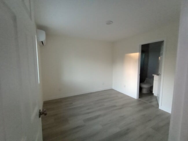 Building Photo - 873 E Franklin Ave