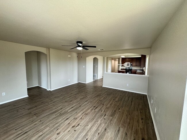 Building Photo - Beautifully 3 Bed, 2 Bath Renovated Home Near Austin – Spacious Layout & Community Perks