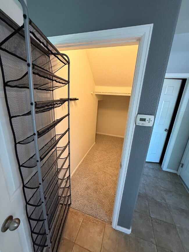 Building Photo - "Spacious 2-Bed Condo with 2.5 Baths in Aurora – Your Dream Home Awaits