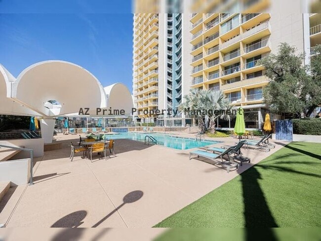 Building Photo - 207 W Clarendon Ave