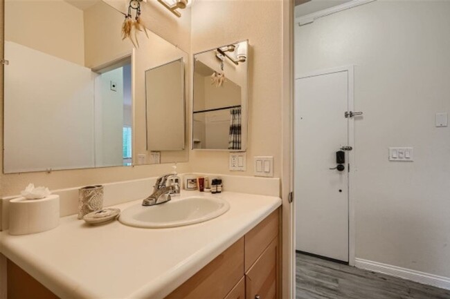 Building Photo - Charming Studio in San Diego