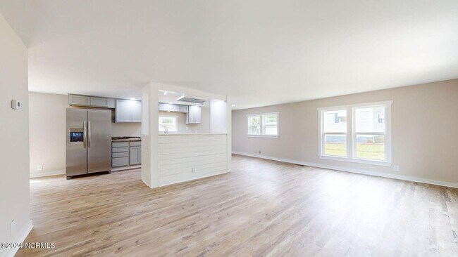 Building Photo - 308 Queens Rd