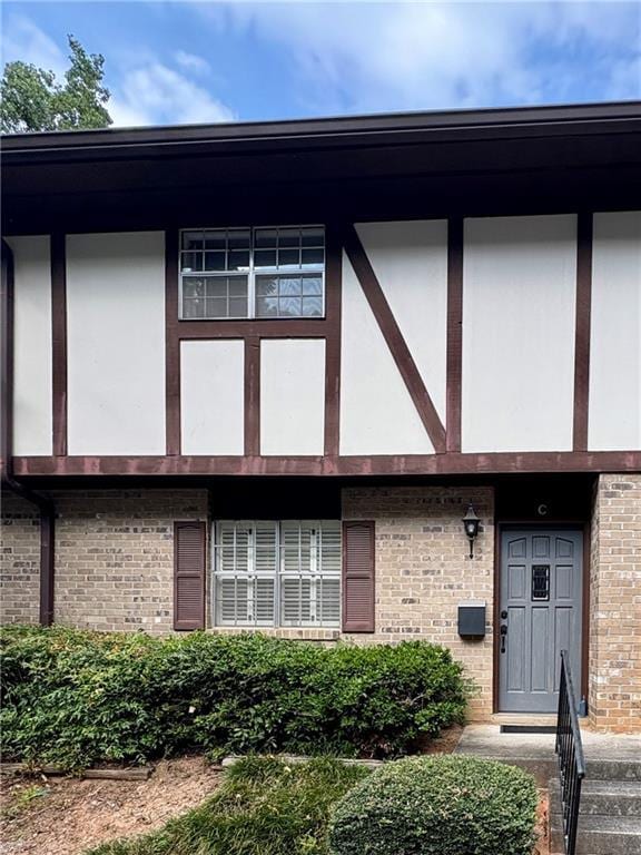 Primary Photo - 2960 N Dekalb Dr