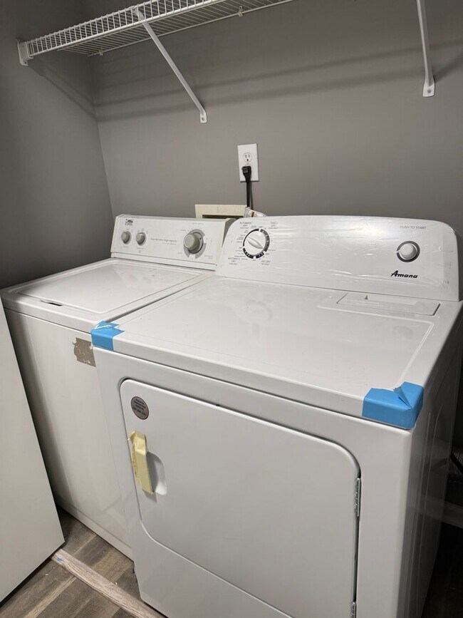 Building Photo - Complete BRAND NEW Renovation 3 Bed/2.5 Bath Townhome in Milton GA