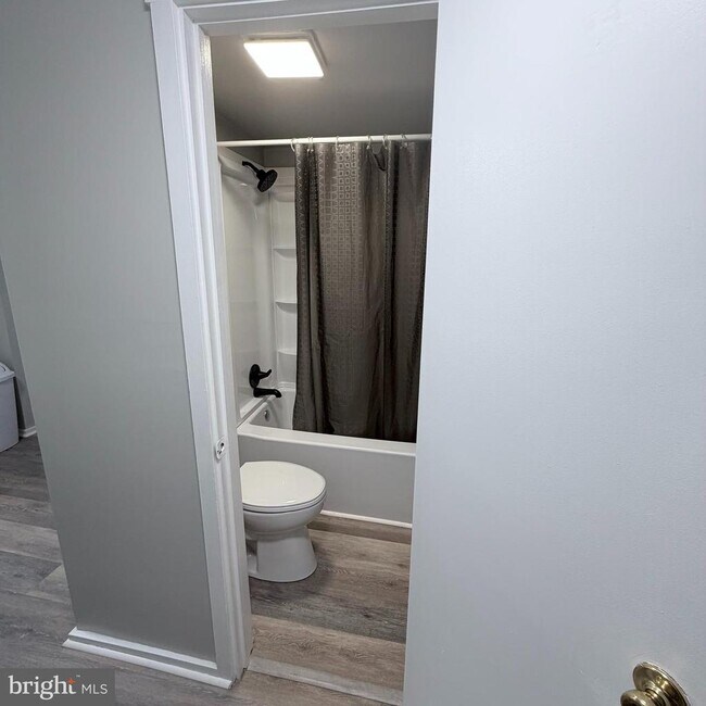 Building Photo - 980 Scotland Ave