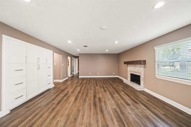 Building Photo - 3019 Ramblewood Rd