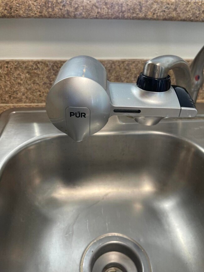 Building Photo - 616 Clearwater Park Rd