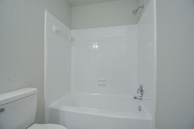 Building Photo - Perfect Townhouse ready for you!