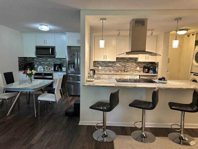 Building Photo - 200 Grand Cove Way