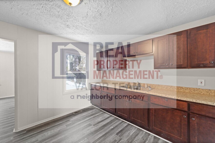 Building Photo - CMHA Ready - Newly Renovated 4bd/1 bath Co...