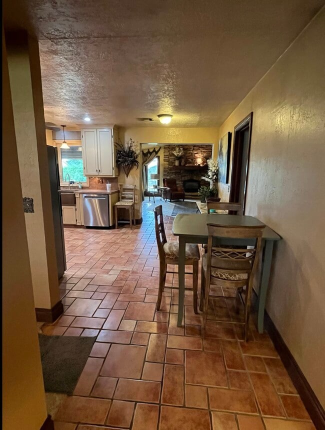 Building Photo - 910 Washington St