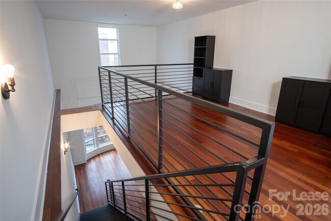 Building Photo - 2133 Southend Dr