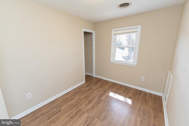 Building Photo - 504 Plover Rd