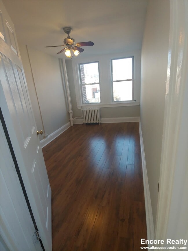 Building Photo - 224 Hanover St