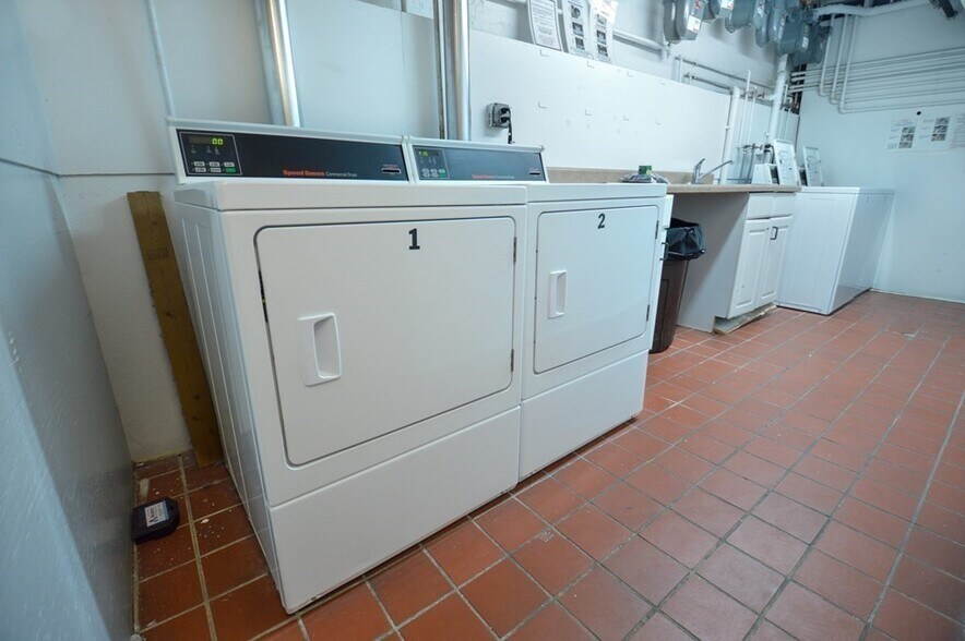 Building Photo - 22 Sutherland Rd