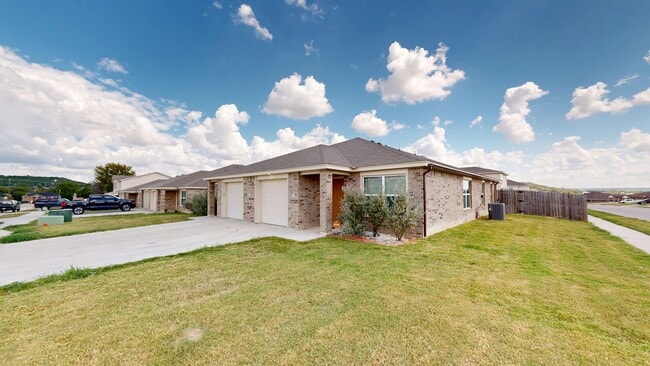 Building Photo - 2 WEEKS FREE RENT!!!!!  NO CARPET DUPLEX O...