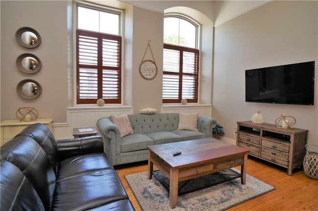 Building Photo - 426 Spring St