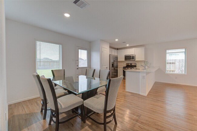 Building Photo - 3110-3110 Spanish Oak Ln