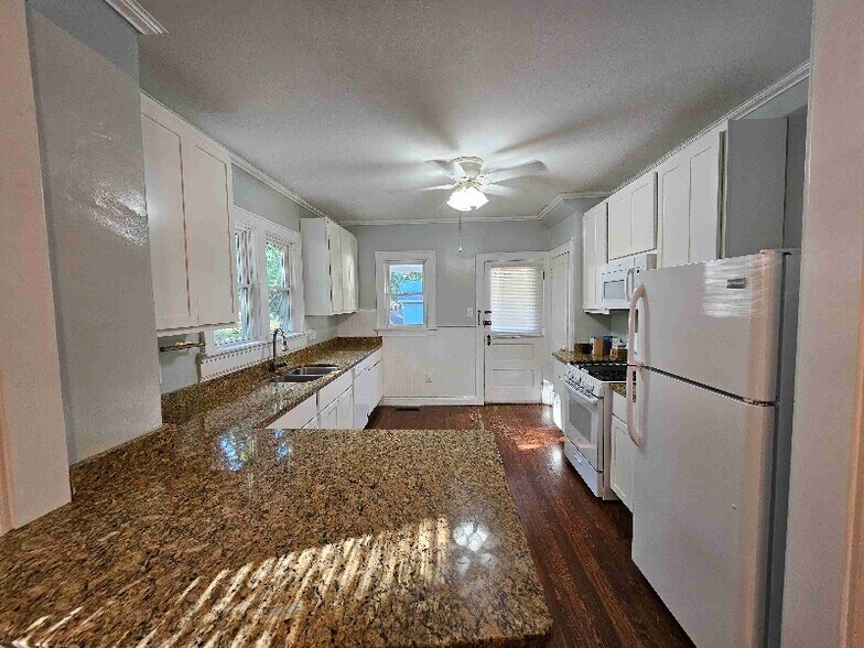 Building Photo - 7000 Palmetto St